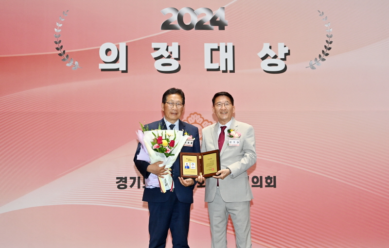 파주시의회 이성철 의장, ‘2024 의정대상’수상